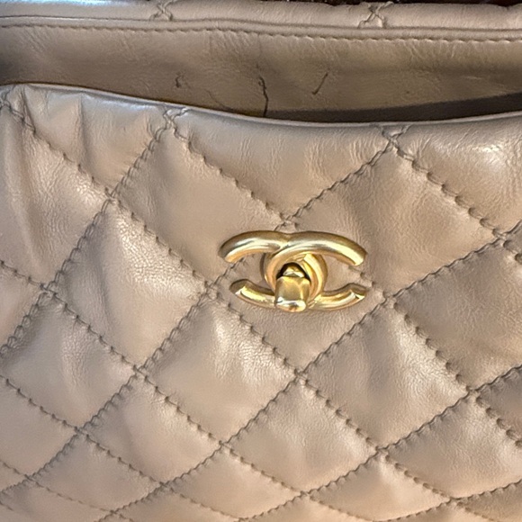 Chanel Quilted Leather Shoulder Bag - Picture 7 of 15